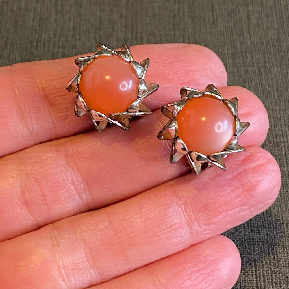 Vintage Peach Moon Glow Lucite Starburst Clip On Earrings Silver Tone Retro